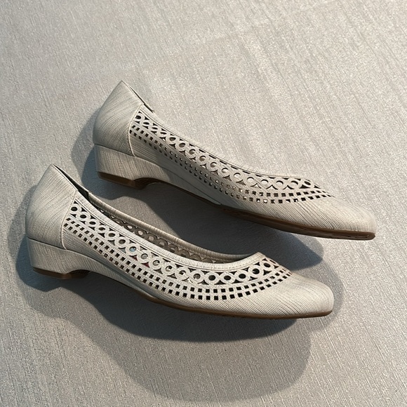 Ros Hommerson ‘Tina’ Flat Slip On Shoes w/ Hole Amazing quality Size 8 Like new - Picture 4 of 15